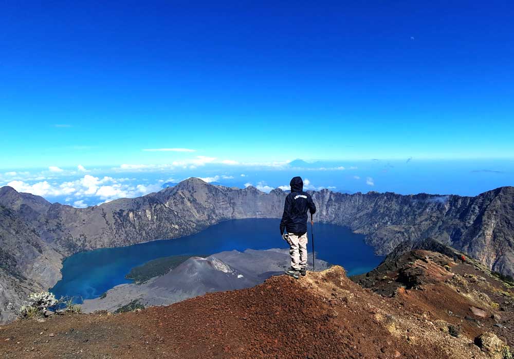 Trekking di Gunung Rinjani Lombok: Petualangan Alam yang Tak Terlupakan