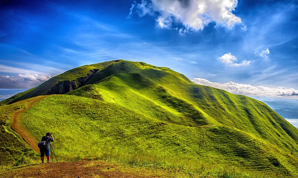 Wisata Bukit Olbung: Pesona Alam yang Menakjubkan di Tengah Alam Perkebunan