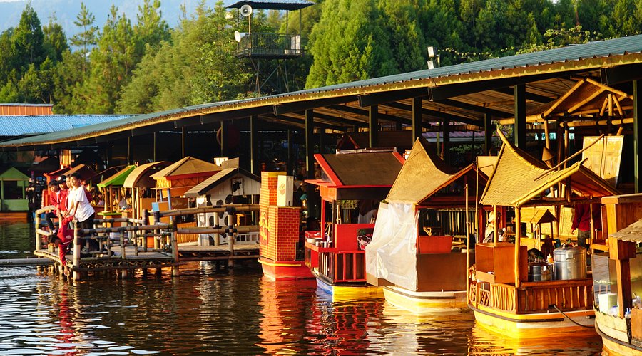 Menikmati Keindahan dan Keunikan Trans Floating Market Lembang