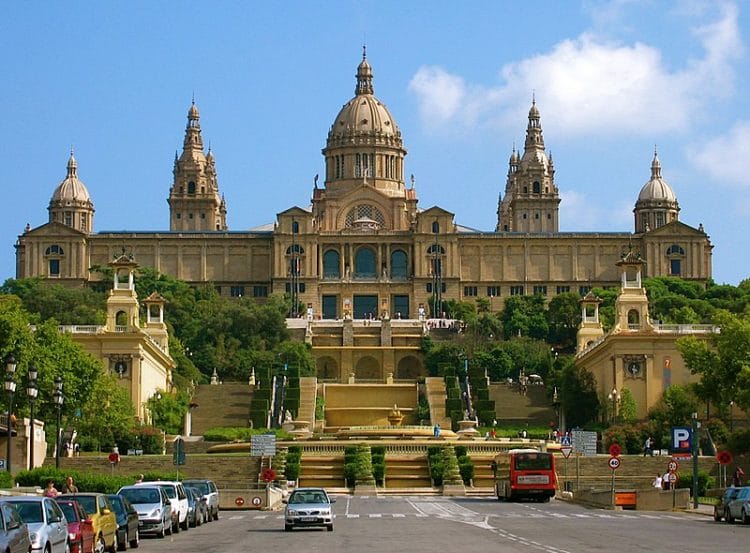 Desa Spanyol: Museum Arsitektur Terbuka di Jantung Barcelona