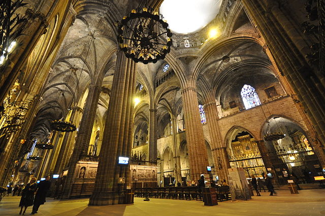 Katedral Salib Suci dan Santa Eulalia: Keagungan Gotik di Jantung Barcelona