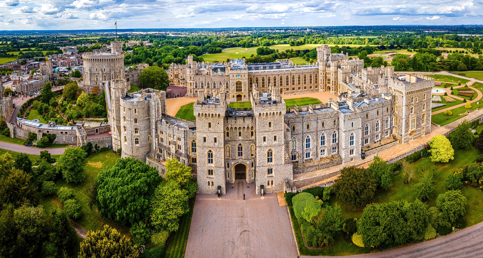 Windsor Castle: Istana Kerajaan Tertua yang Masih Dihuni di Dunia