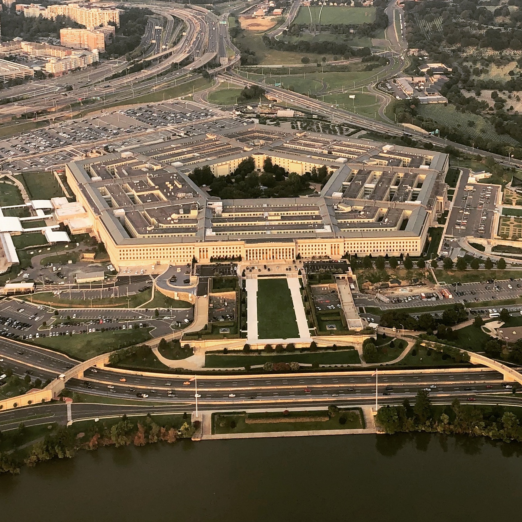 Pentagon: Pusat Pertahanan dan Keamanan Nasional Amerika Serikat