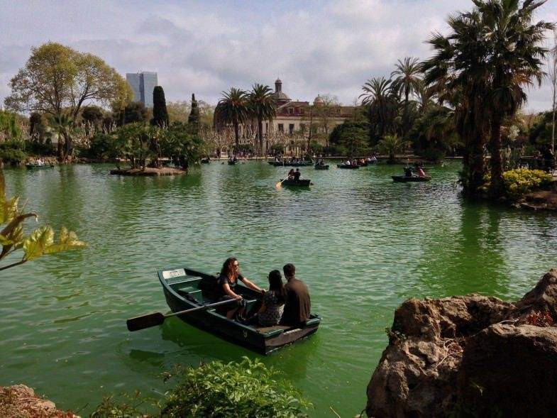 Parque de la Ciutadella: Oase Hijau di Tengah Kota Barcelona