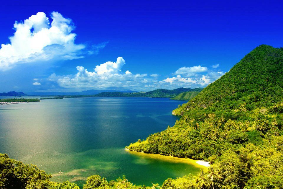 Danau Sentani: Keindahan Alam yang Menawan di Papua