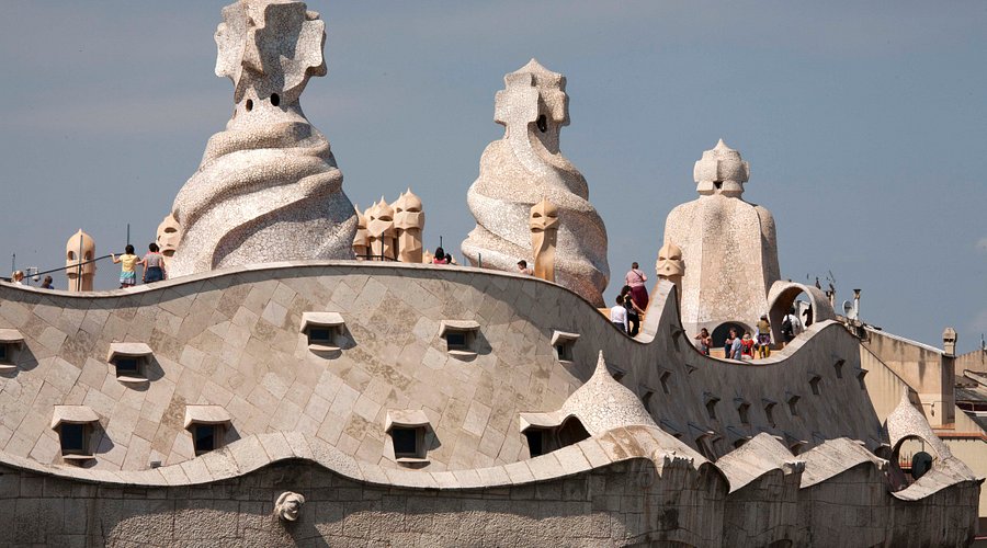 Casa Milà: Keindahan Arsitektur Modernisme di Barcelona