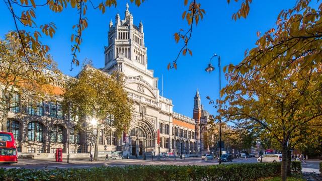 Victoria and Albert Museum: Surga Seni dan Desain di Jantung London