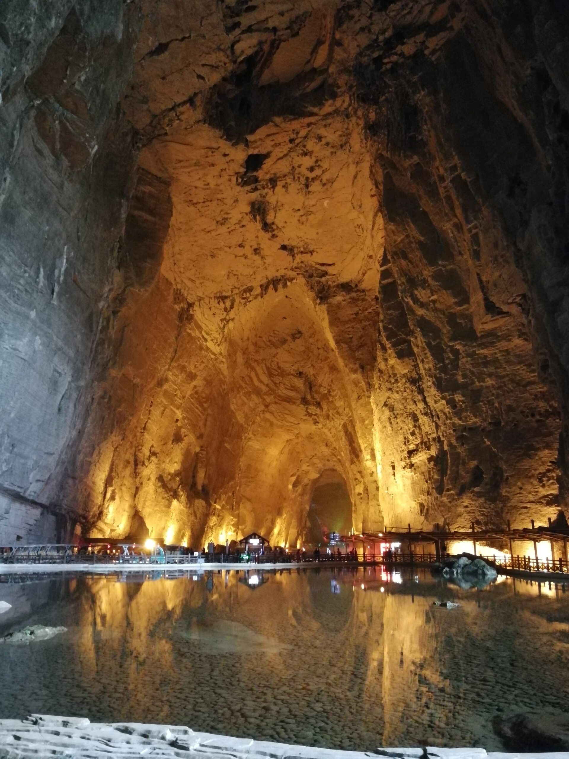 “Keajaiban Alam Tenglong Cave di Tiongkok”