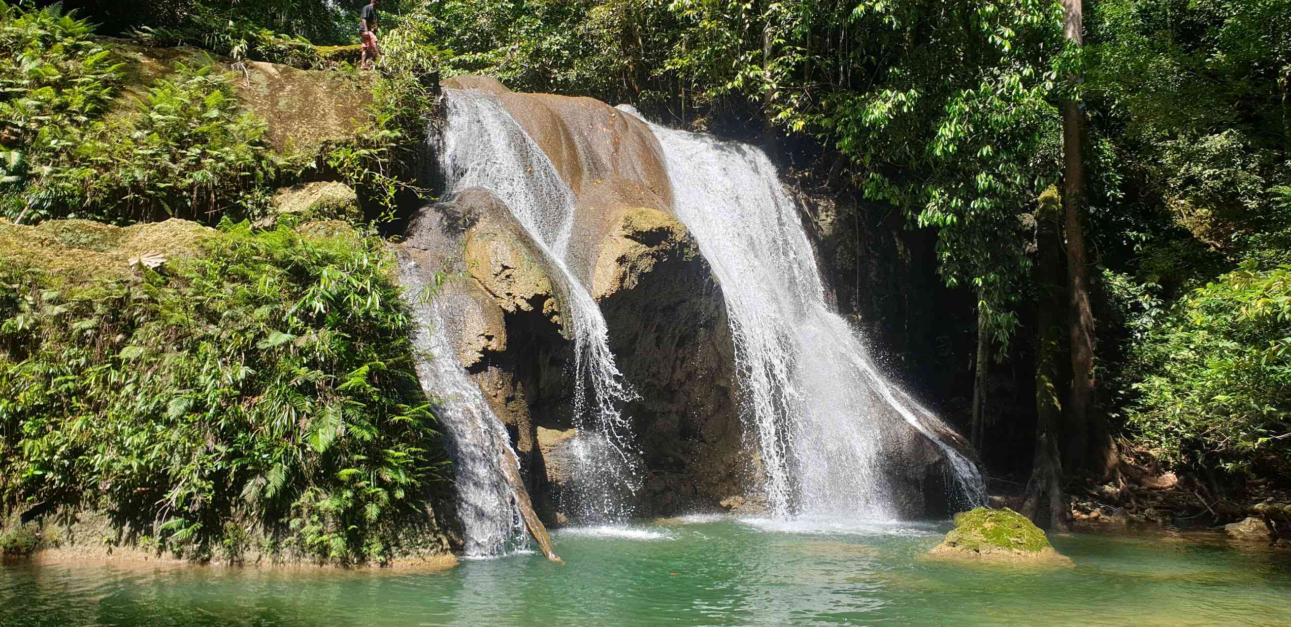 “Keindahan Air Terjun Batanta”