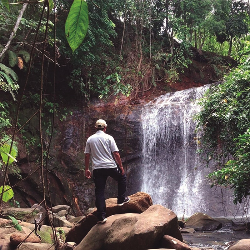 Keindahan Air Terjun Batu Bekinyau