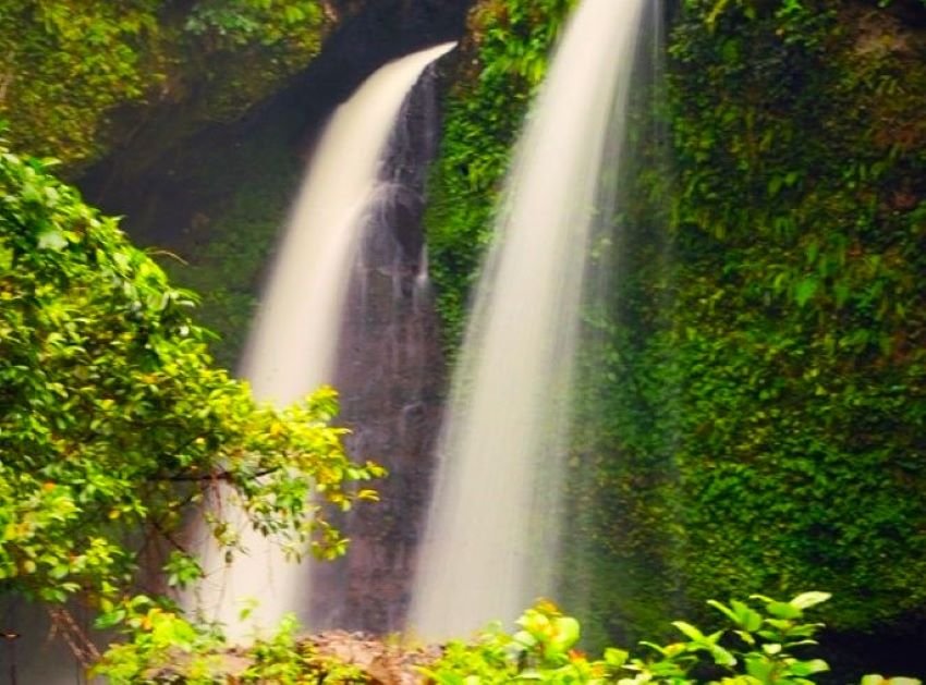 “Keindahan Air Terjun Batu Layang: Pesona Alam yang Menakjubkan”