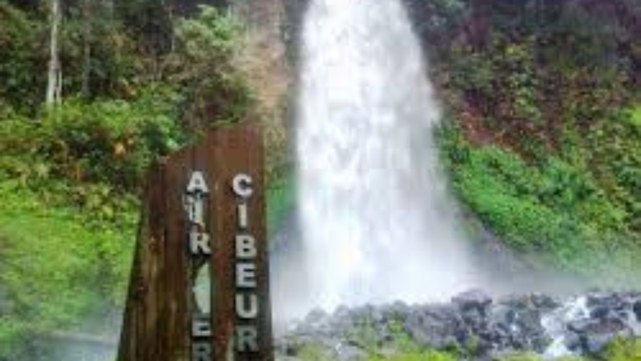 Keindahan Air Terjun Cibeureum: Pesona Alam yang Menakjubkan