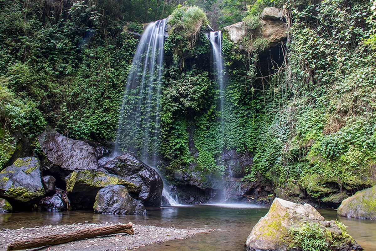 Keindahan Air Terjun Grenjengan Kembar