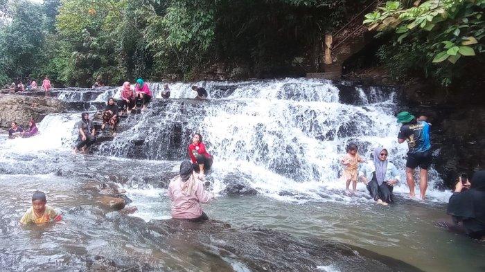 Keindahan Air Terjun Muara Karing di Tengah Alam Asri