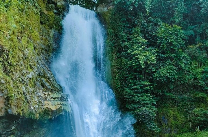Keindahan Air Terjun Panjang: Pesona Alam yang Menakjubkan