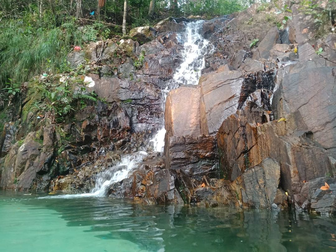 Keindahan Air Terjun Pongkar di Tengah Alam Asri