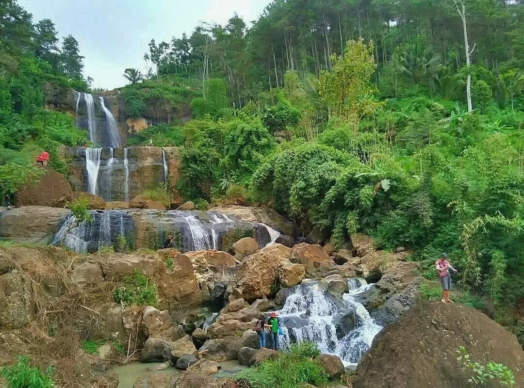 Keindahan Air Terjun Songgo Langit di Kabupaten Blitar