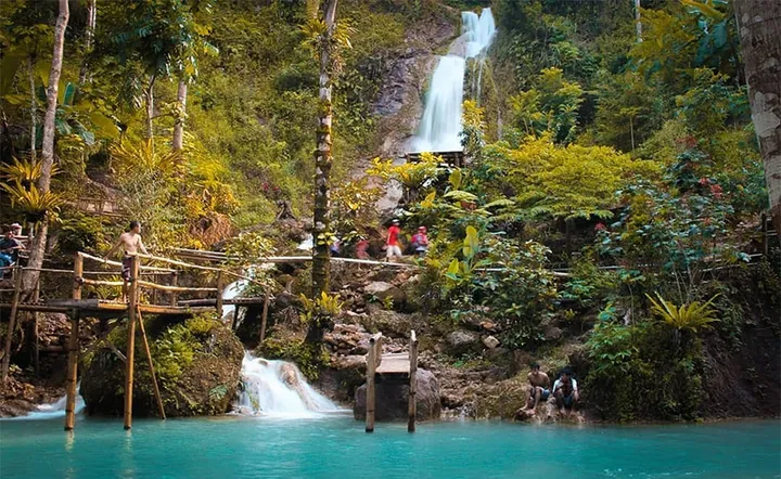 Keindahan Air Terjun Suroloyo di Kabupaten Kulonprogo