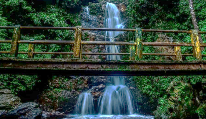 Keindahan Air Terjun Tujuh Tingkat: Pesona Alam yang Memukau