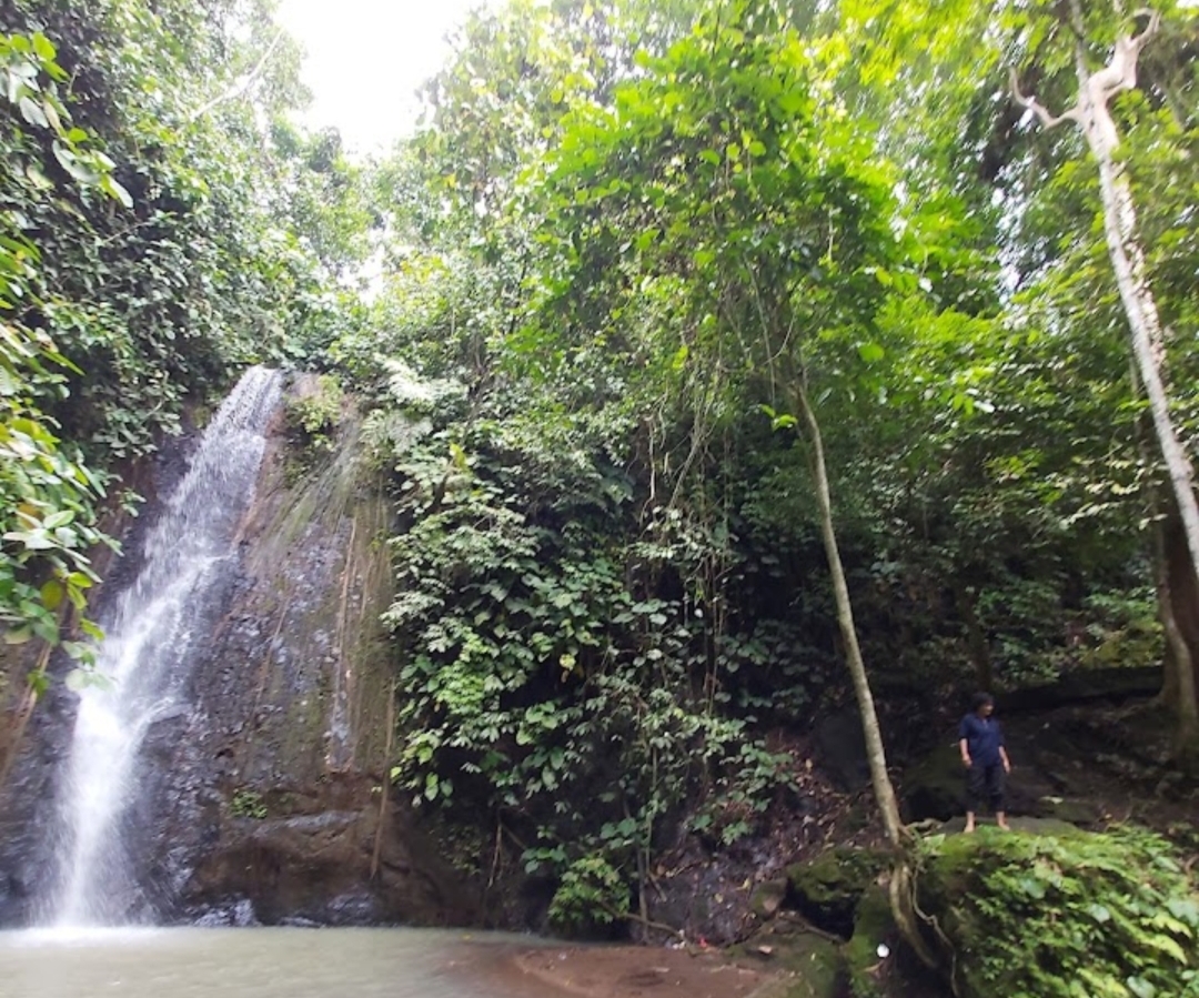 Keindahan Alam Air Terjun Batu Putu Sukadanaham di Kalimantan