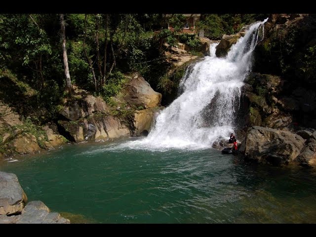 Keindahan Alam Air Terjun Bukit Gerinting di Aceh