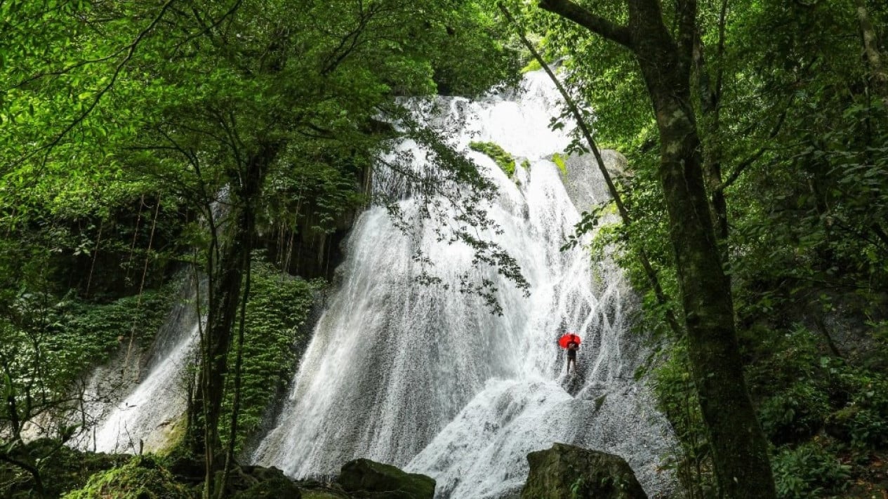 “Keindahan Alam Air Terjun Ceuraceu”