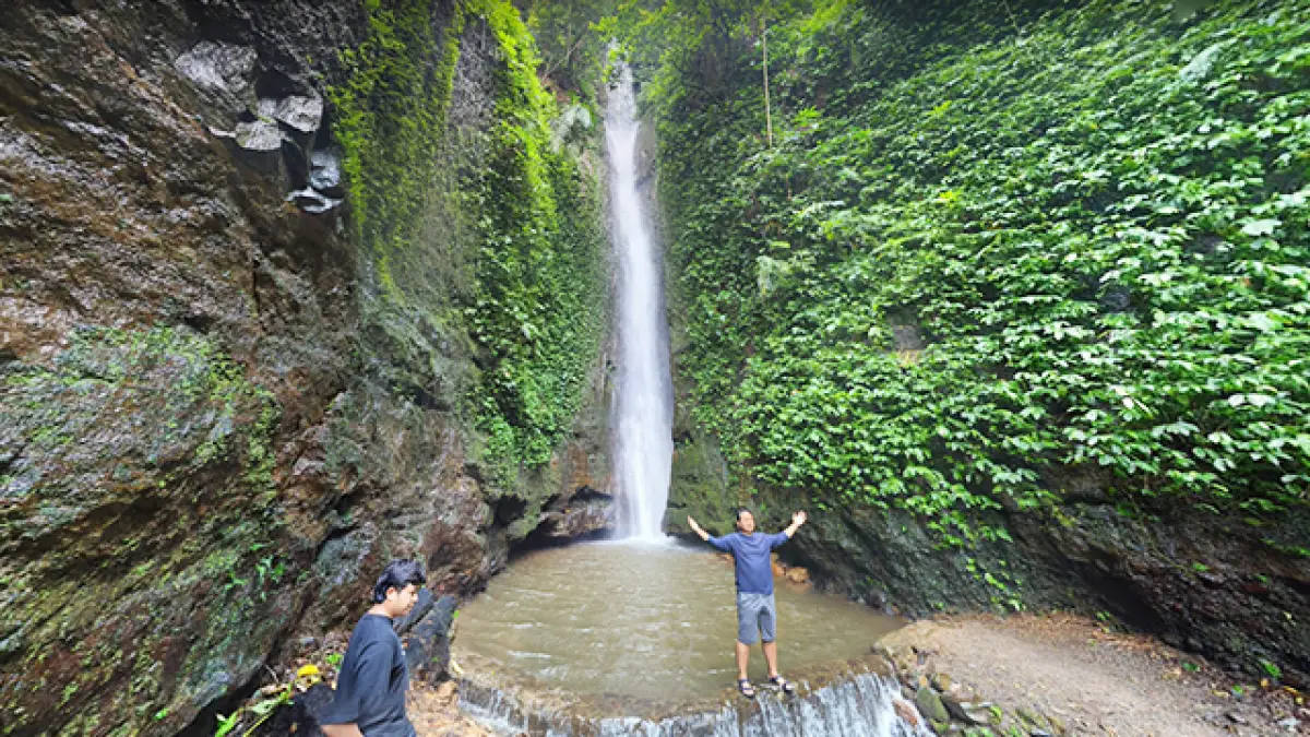 Keindahan Alam Air Terjun Cibogo di Sukabumi