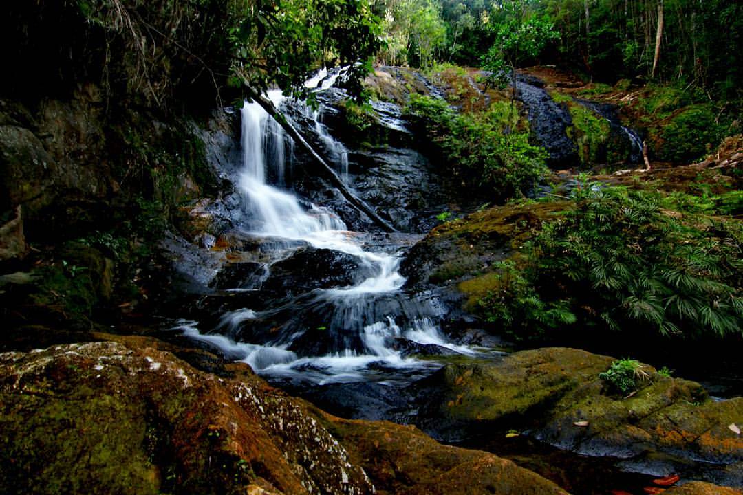 Keindahan Alam Air Terjun Resun di Kabupaten Sukabumi
