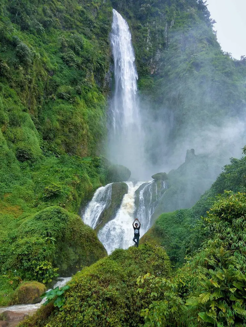 Keindahan Alam Curug Ciceret di Cianjur yang Menakjubkan