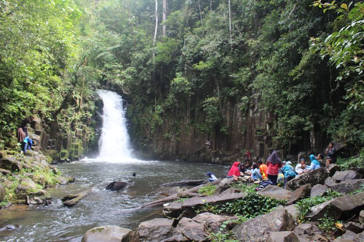 Pesona Air Terjun Batu Betiang: Keindahan Alam yang Menakjubkan