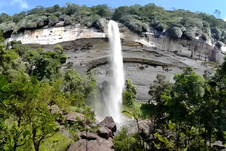 Pesona Keindahan Air Terjun Batang Kapas