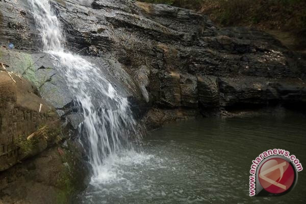 Keindahan Air Terjun Bioa Embun di Tengah Alam Asri