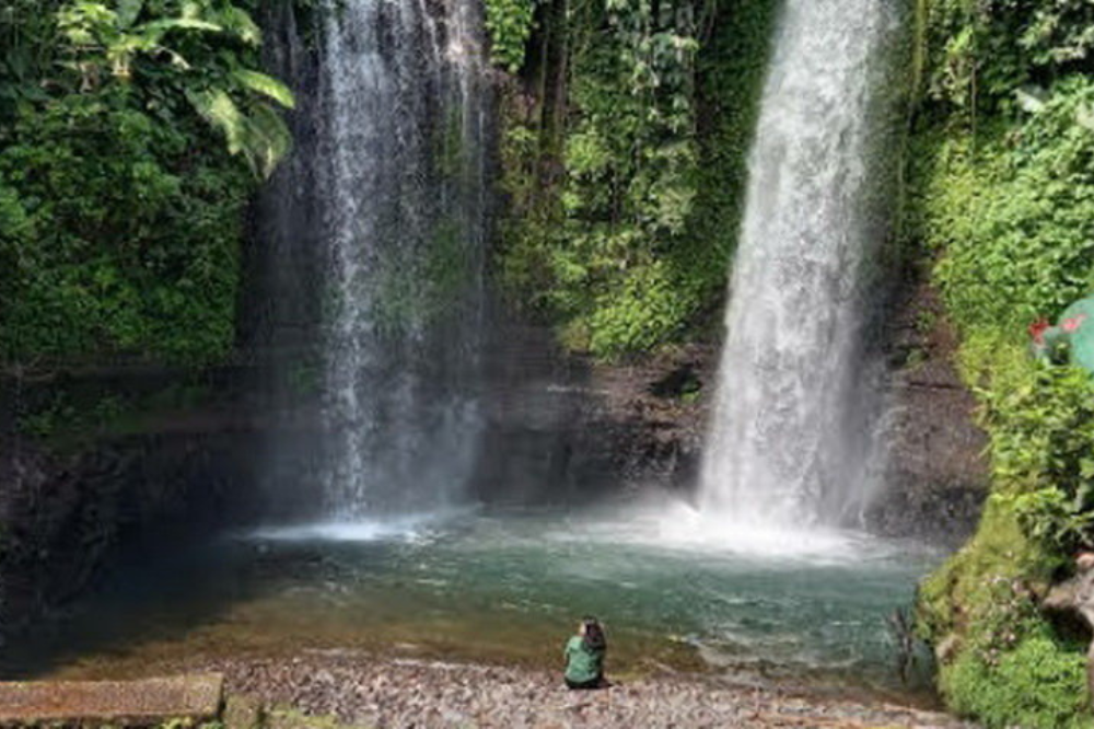 Keindahan Air Terjun Cibeureum di Kabupaten Garut