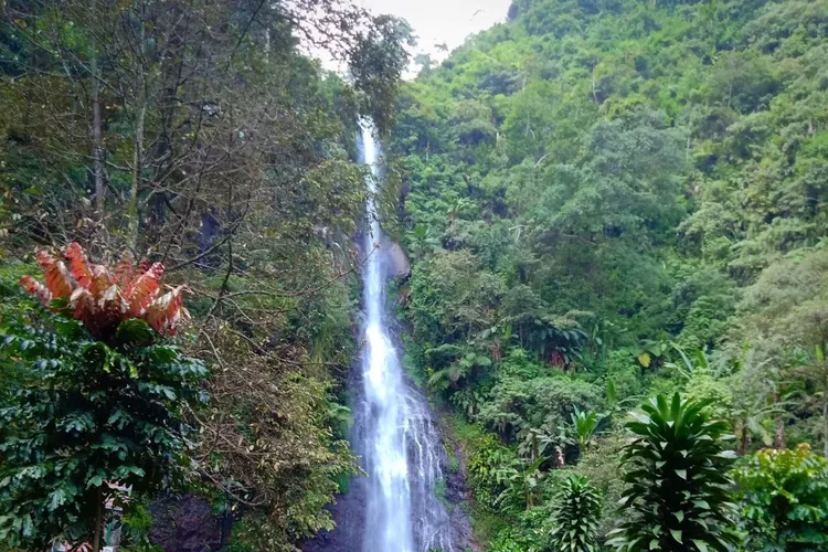 Keindahan Air Terjun Cijalu di Kabupaten Kuningan