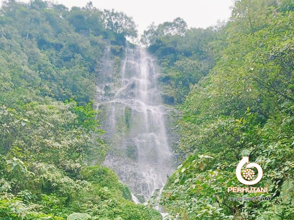 Keindahan Air Terjun Cikahuripan di Tengah Alam Pegunungan