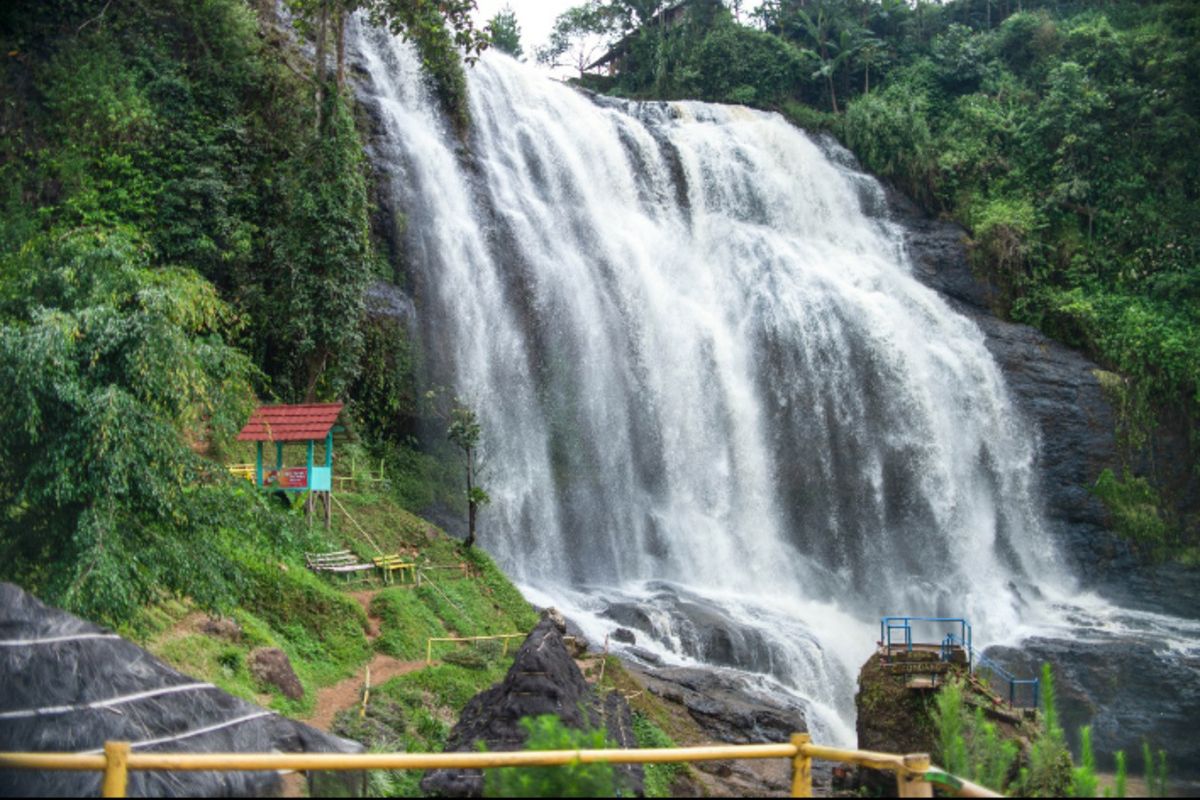 Keindahan Air Terjun Cikondang di Kabupaten Sukabumi