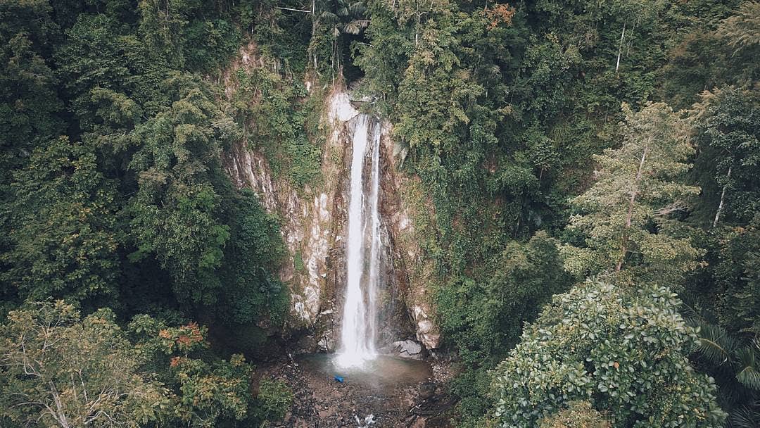 Keindahan Air Terjun Permai Taludaa di Tengah Alam Asri