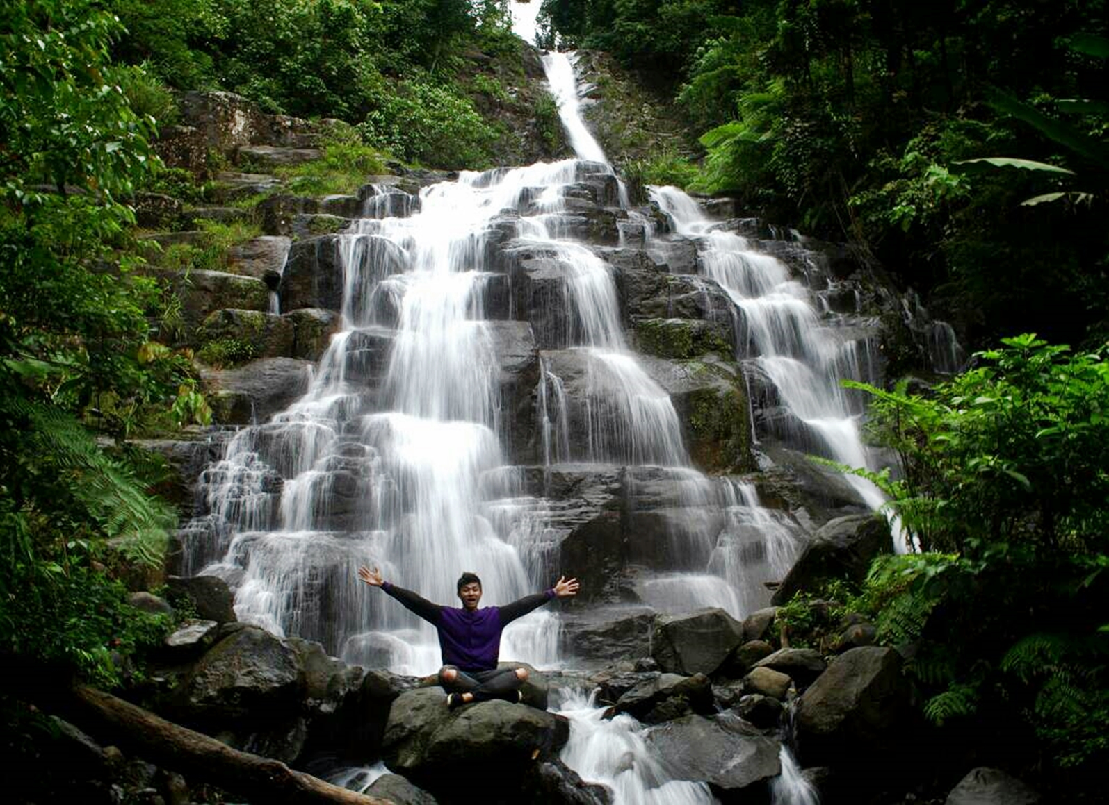 Keindahan Air Terjun Sarasah Ulu Gadut di Sumatera Barat