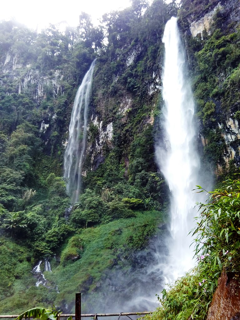 Keindahan Alam Air Terjun Cileat di Kecamatan Cibeureum