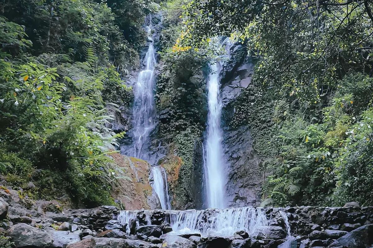 Keindahan Alam Air Terjun Cilember di Ujung Barat Pangrango