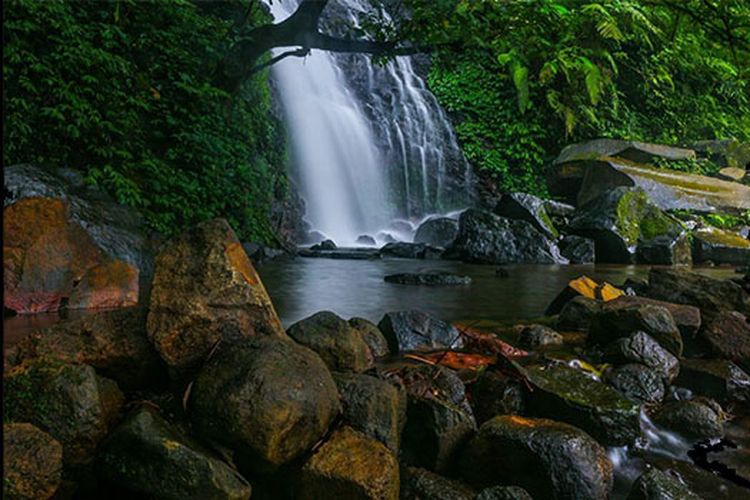 Keindahan Alam Air Terjun Ciruti di Kabupaten Purwakarta