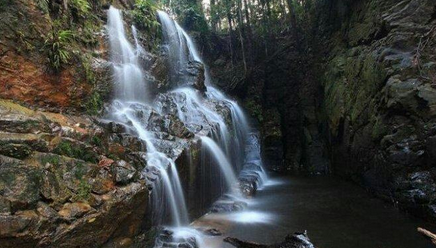 Keindahan Alam Air Terjun Guruh Gemurai di Bali