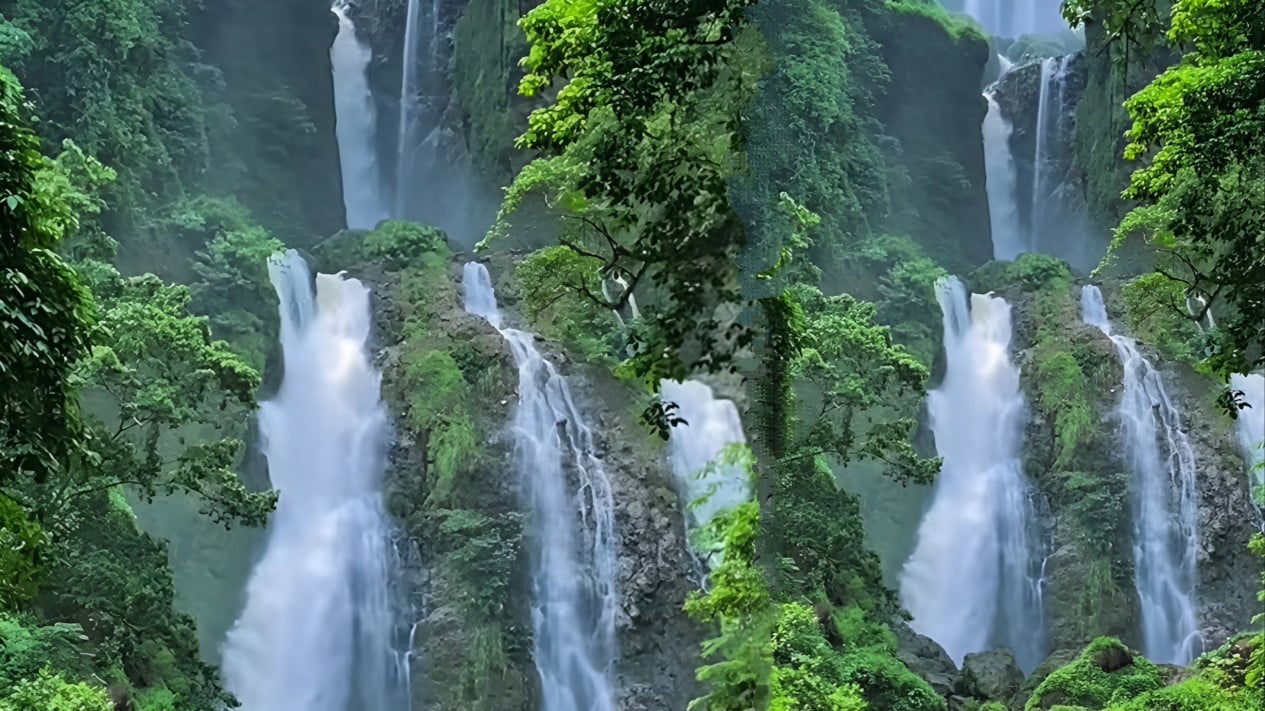 Keindahan Alam Air Terjun Mengkang di Kabupaten Kendal