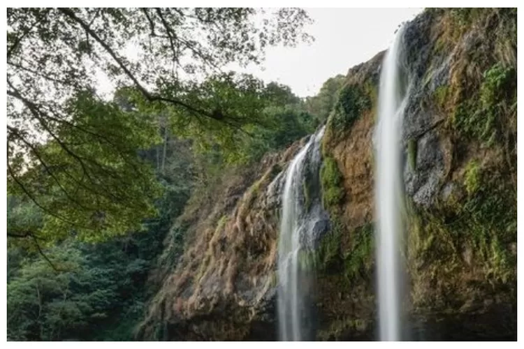 Keindahan Alam Air Terjun Napua di Indonesia