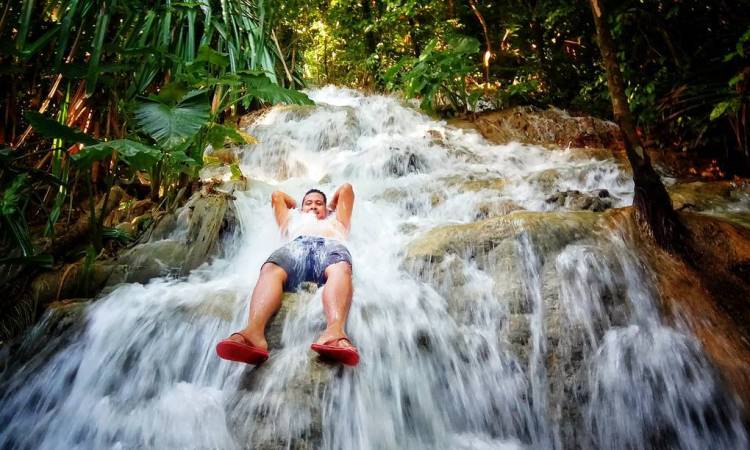 Keindahan Alam Air Terjun Regoha di Maluku Barat Daya