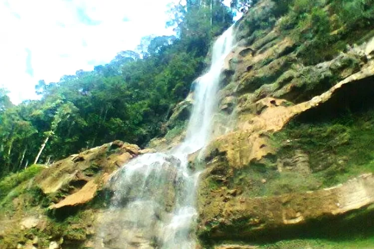 Keindahan Alam Air Terjun Tagor di Kawasan Pegunungan