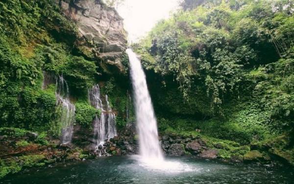 Keindahan Alam Air Terjun Tilu di Bandung Barat