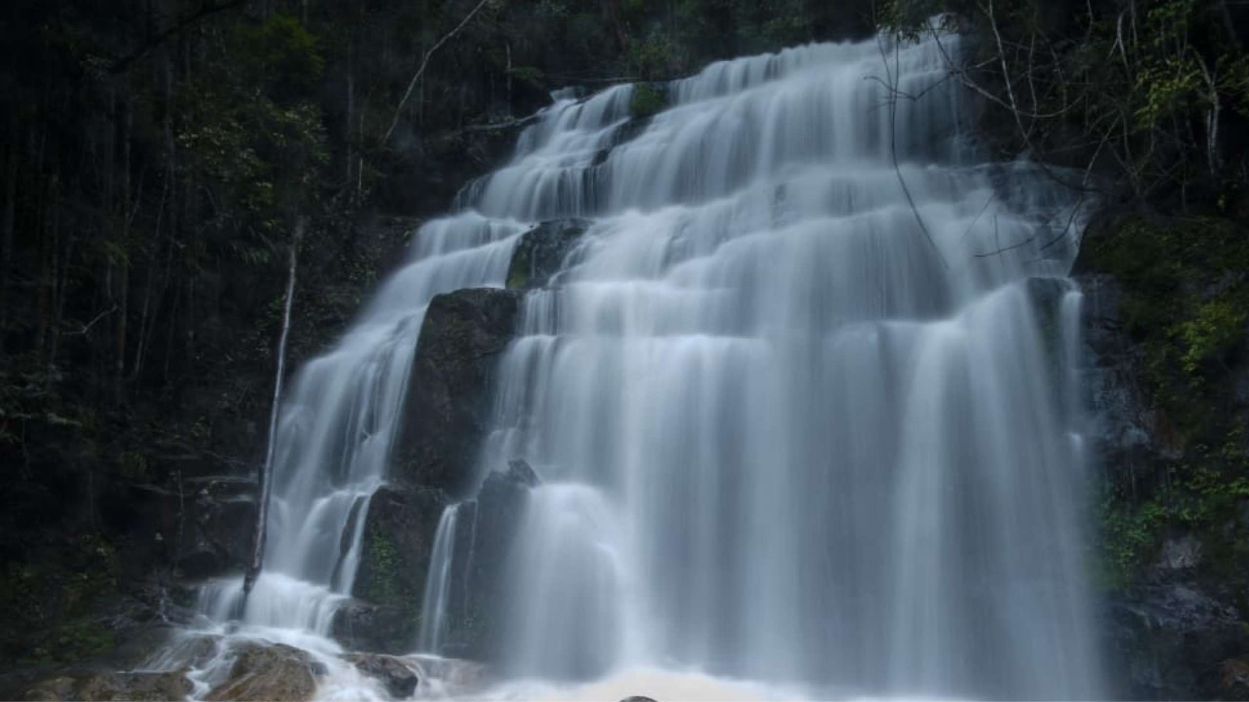 Keindahan Alam Air Terjun Tujuh Tingkat di Indonesia