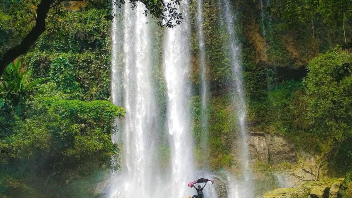 Keindahan Alam Curug Sawer di Bandung Barat