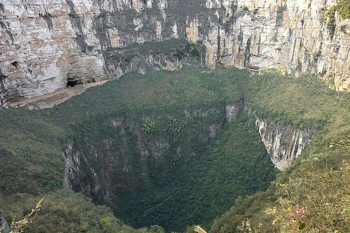 “Keajaiban Alam Shuanghedong: Gua Tersembunyi di Tiongkok”
